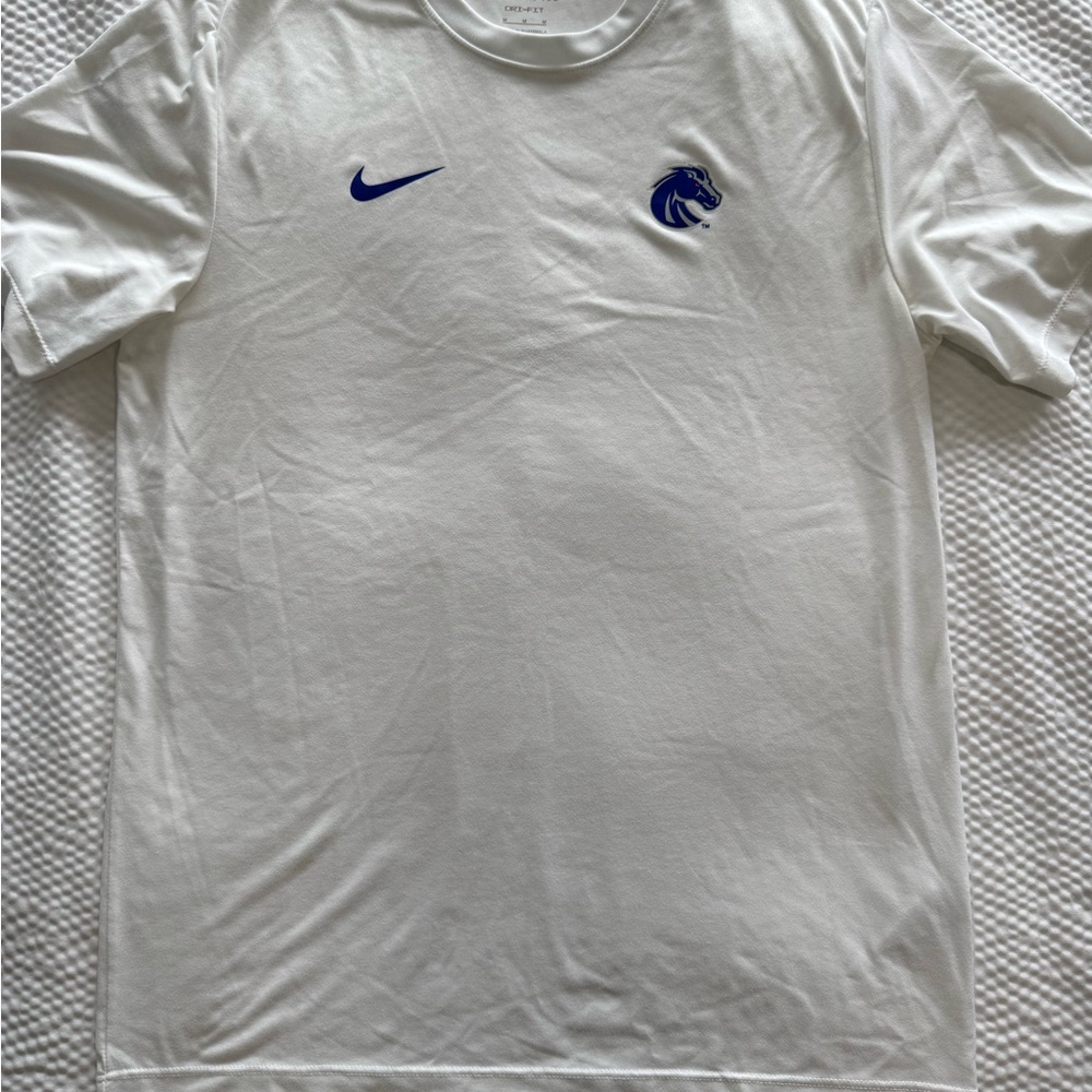 EUC Men’s Boise St Nike White Short Sleeve Tee with Blue logo Medium